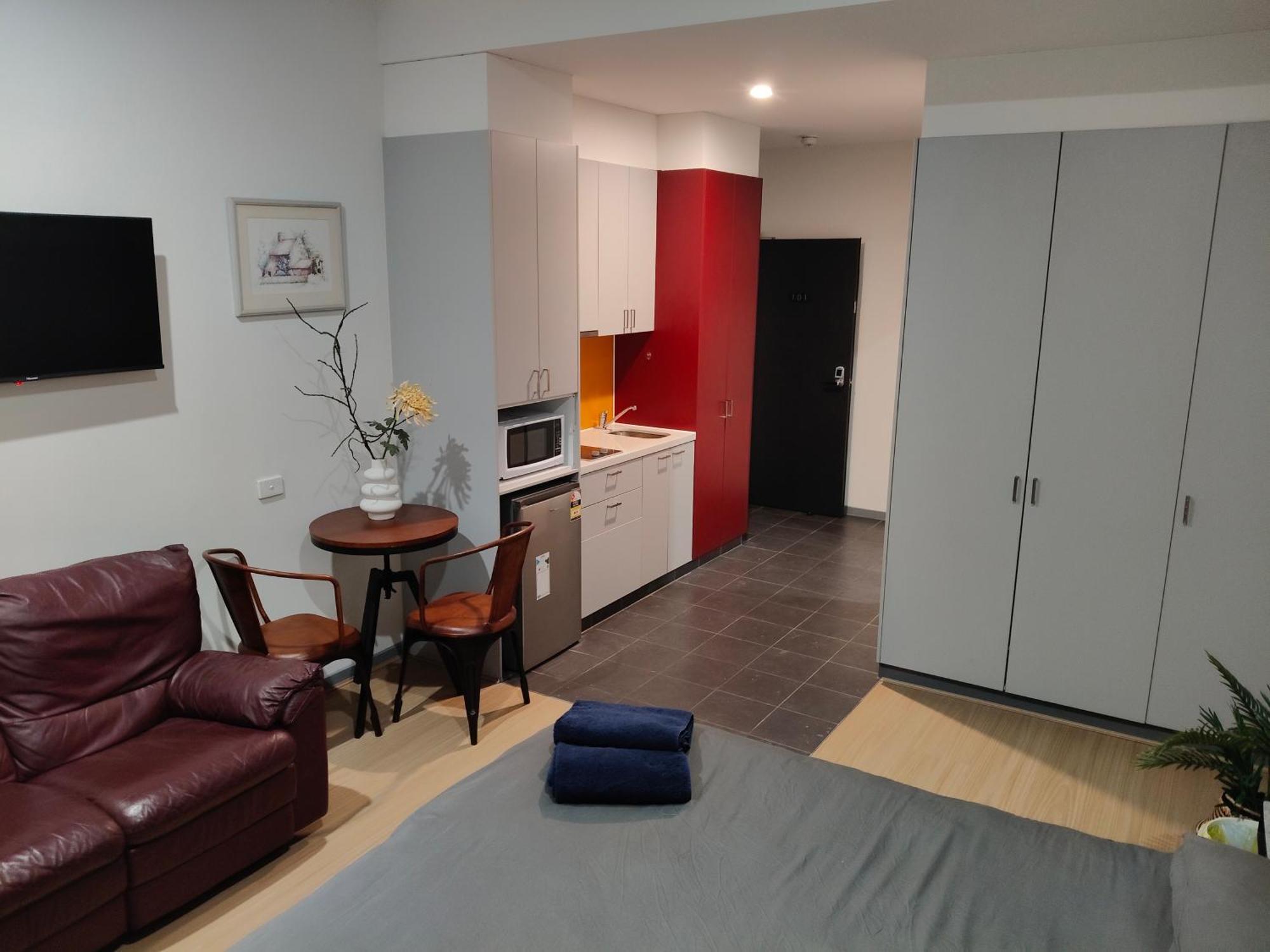 Melbourne Studio Apartments Hotel - 138 Elgin Carlton — Photos 1